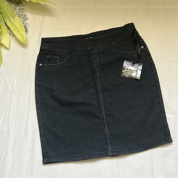 ⭐️LONDON Blues Denim Skirt⭐️ - Picture 1 of 7